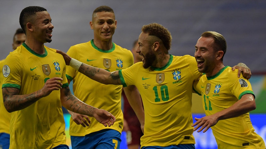 Seleção brasileira foi eliminada na última sexta-feira e causou revolta no apresentador de Os Donos da Bola da Band (Foto: Reprodução)