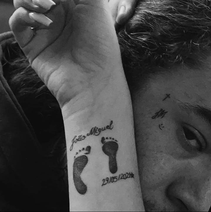 Whindersson Nunes e Maria Lina fizeram tatuagens para homenagear o filho João Miguel (Reprodução/Instagram)