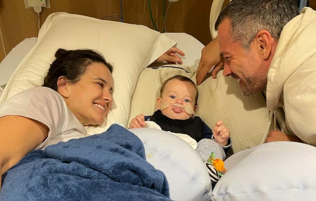 Malvino Salvador desabafa sobre internação do filho Malvino, esposa e filho que na época estava doente (Reprodução/Instagram)Rayan: "É angustiante" (Reprodução/Instagram)