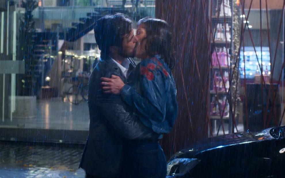 Rafael beija Kyra em Salve-se Quem Puder da Globo (Foto: Reprodução)