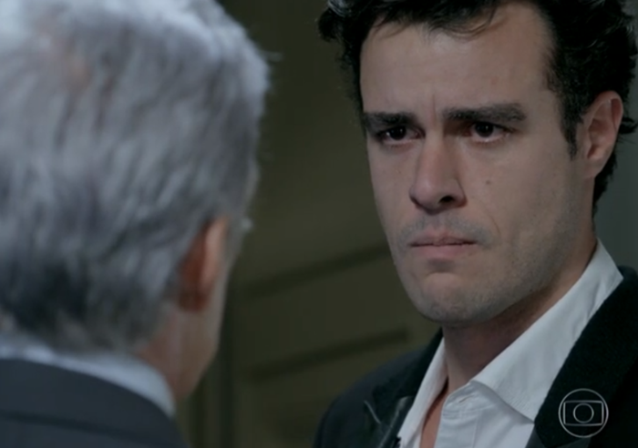 Cláudio escorraça Enrico na trama da Globo (Foto: Reprodução)