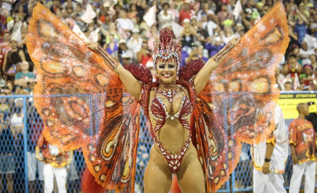 Viviane Araújo, rainha de bateria do Salgueiro, na concentração do carnaval (Foto: Reprodução)