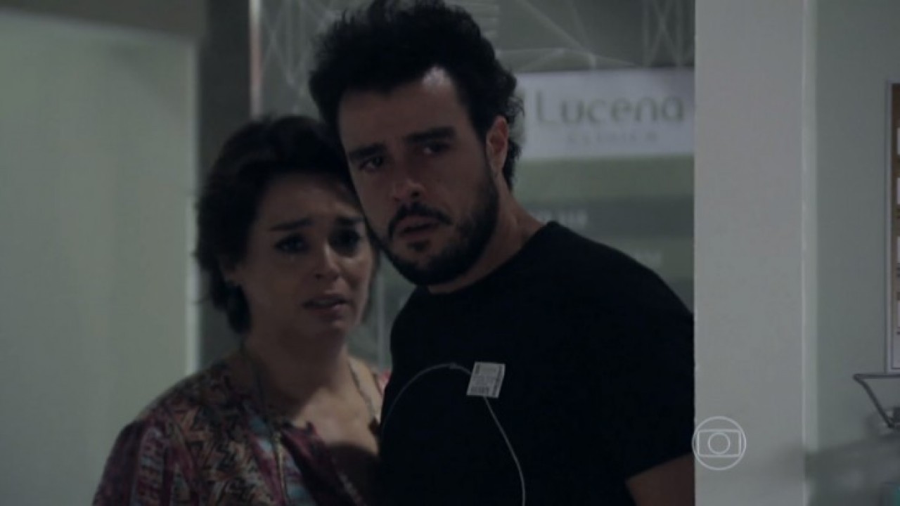 Enrico se arrepende das ações com Cláudio na trama da Globo (Foto: Reprodução)