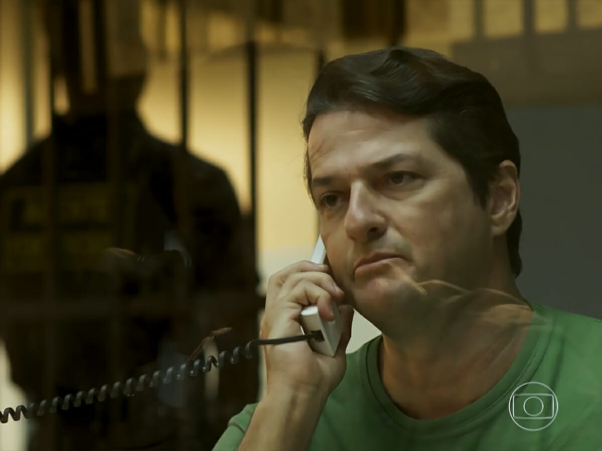Malagueta conta verdade para Eric na trama da Globo (Foto: Reprodução)