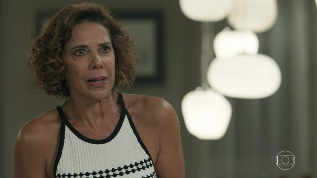 Lígia se assustada ao descobrir sobre bebê gerado por Maria Pia na trama das sete da Globo (Foto: Reprodução)