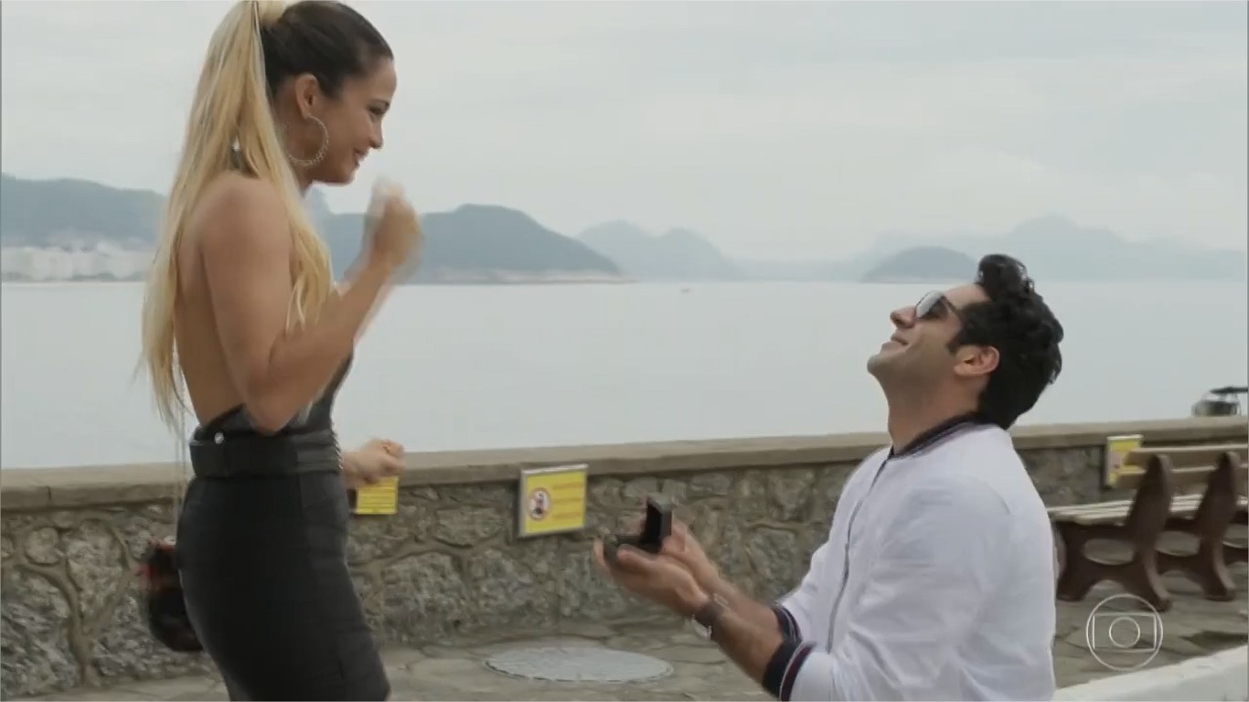 Agnaldo pede Sandra Helena em casamento na trama da Globo (Foto: Reprodução)