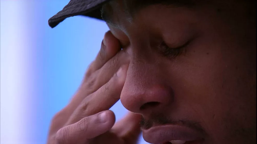 Paulo André chora muito após eliminação de Pedro Scooby (Foto: Reprodução - TV Globo)
