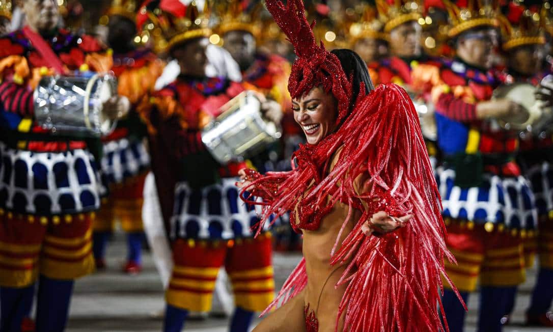 Globo se dá bem com Carnaval fora de época e consegue derrubar rivais novamente (Foto: Reprodução)