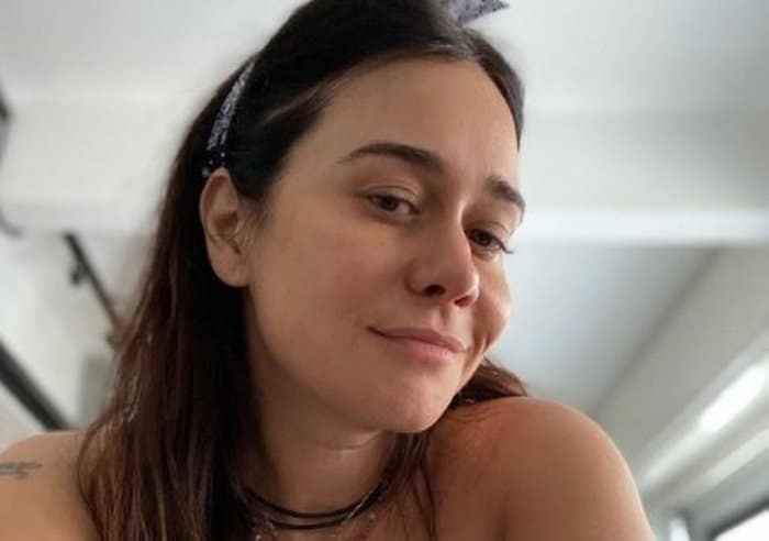 Alessandra Negrini diz estar cansada de ser elogiada pela idade