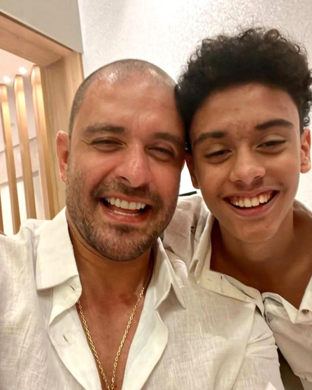 Diogo Nogueira publica clique raríssimo com o filho de 15 anos e declara: “Orgulho danado” (Reprodução)
