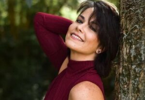 Famosa por atuar em novelas da Globo, Samara Felippo comentou sobre como foi a aceitação a bissexualidade (Foto: Reprodução / Instagram)