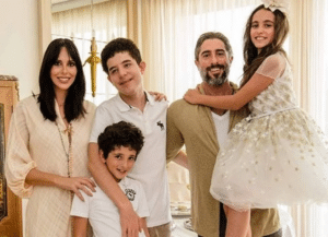 Marcos Mion com sua esposa Suzana Gullo, e seus filhos Stefano, Donatella e Romeo, Foto: Reprodução/Internet