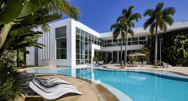 A famosa ex-apresentadora da Globo chocou ao vender mansão por 45 milhões (Foto: Reprodução)