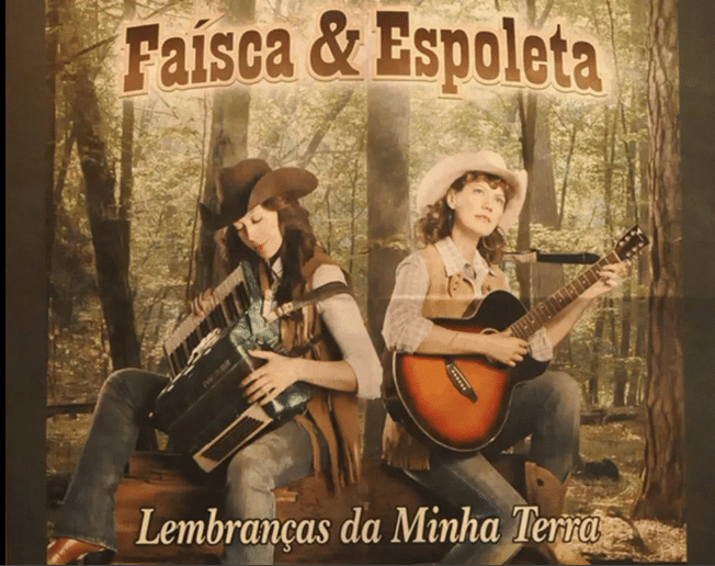 Flora (Patrícia Pilar) e Donatela (Cláudia Raia) interpretaram duas mulheres, que no passado, formaram uma dupla sertaneja como "As Galvão" (Foto Reprodução)