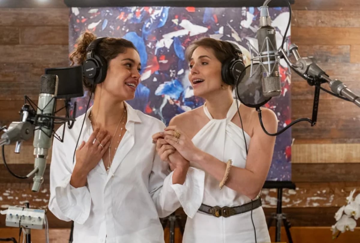 Sophie Charlotte e Letícia Colin nas gravações da trilha sonora de Todas as Flores, Foto: Reprodução/Internet