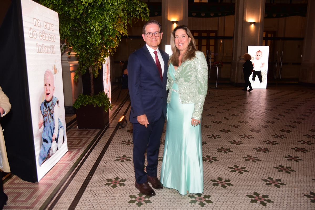 Carlos Tramontina junto de sua esposa, Rosana Gerab Tramontina, Foto: Reprodução/Internet