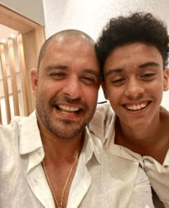 O famoso cantor e sambista compartilhou fotos ao lado de seu herdeiro, Davi Nogueira (Foto: Reprodução)