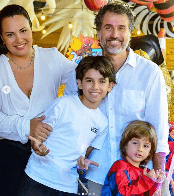 Eriberto Leão e Andréa Leal com seu filho João e Gael (Foto Reprodução/Instagram)