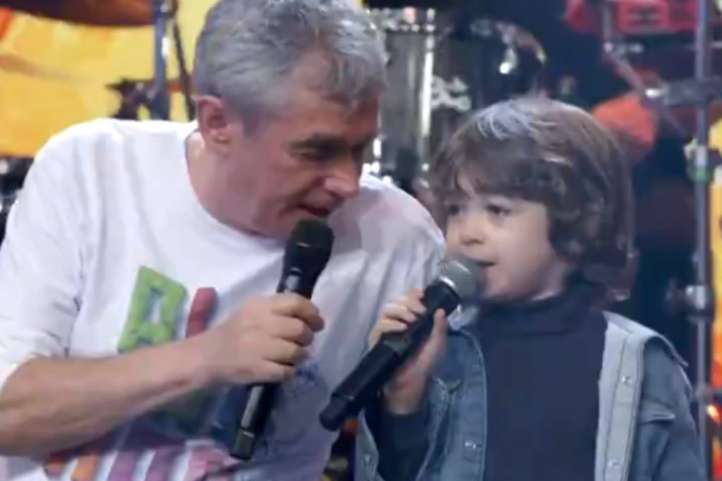 Serginho Groisman e seu filho Thomaz no "Altas Horas" (Foto Reprodução/Internet)