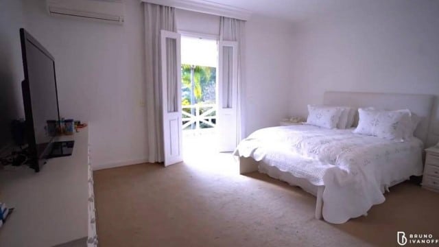 Um dos dormitórios (Foto Reprodução/Youtube)