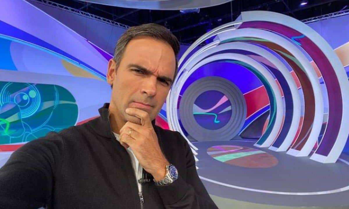O apresentador do BBB23, Tadeu Schmidt da Rede Globo