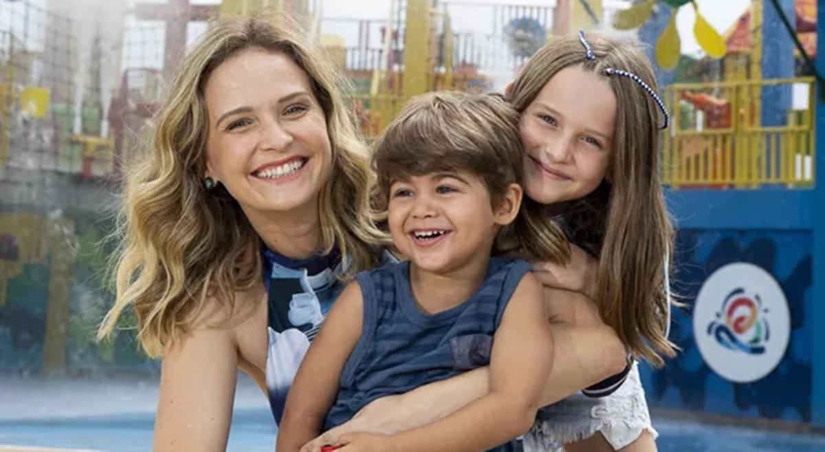 A atriz da Globo e seus dois filhos 
