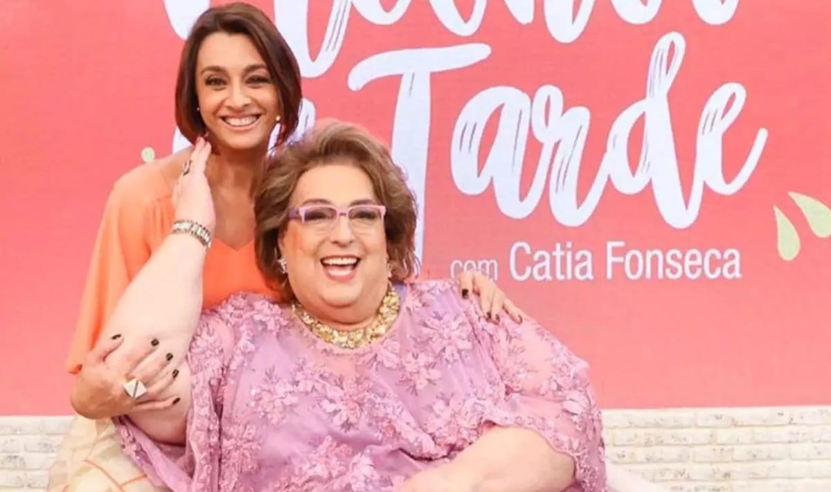 Catia Fonseca faz uma dupla inseparável com a mais querida fofoqueira da TV