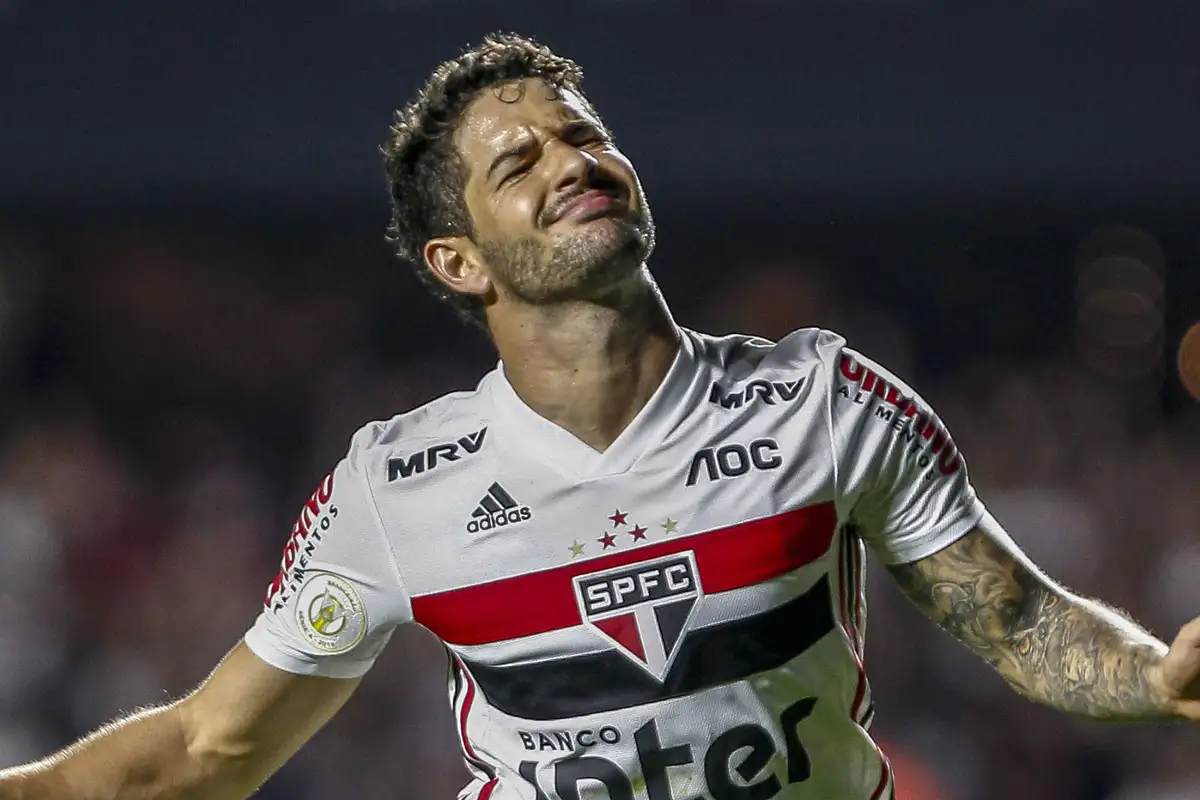 O famoso jogador de futebol decidiu fechar contrato com o São Paulo (Foto: Reprodução)