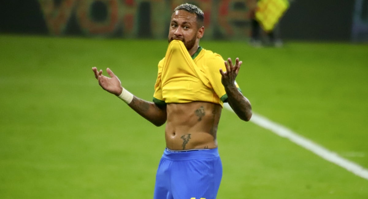 Camisa 10 levanta a camisa da Seleção Brasileira e mostra o seu poder; ele é ex-cria do Santos(Foto: Reprodução/ Internet/ Instagram)