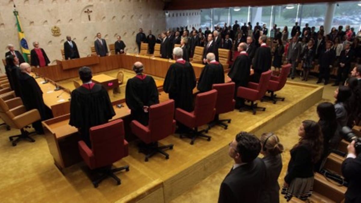 Ministros do Supremo Tribunal Federal em decisão sobre as cadernetas de poupança (Foto: Reprodução/ André Coelho/ O Globo)