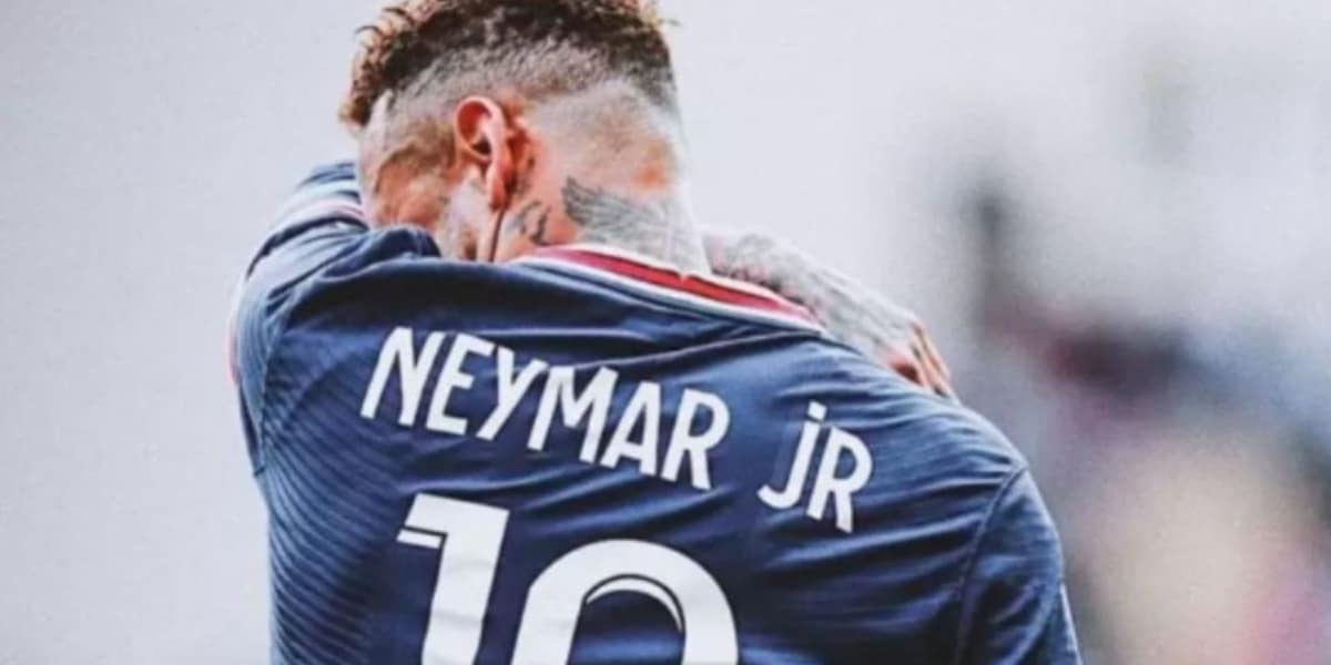 Jogador Neymar não está mais entre os dez atletas mais bem pagos do mundo (Imagem Reprodução Internet)