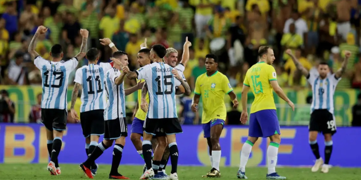 Jogo entre as Seleções do Brasil e Argentina nas Eliminatórias da Copa (Imagem Reprodução Internet)