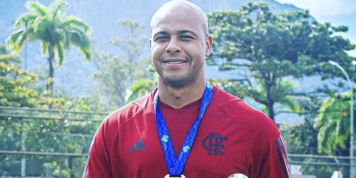 Leonardo Lemos, técnico do Sub-17 do Flamengo, tem demissão anunciada (Foto: Reprodução/ CRF)