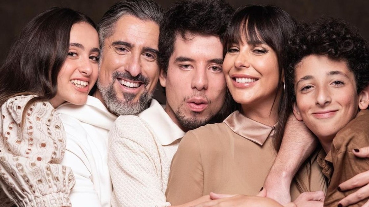Marcos Mion, sua esposa e seus três filhos (Foto: Reprodução/ Instagram)